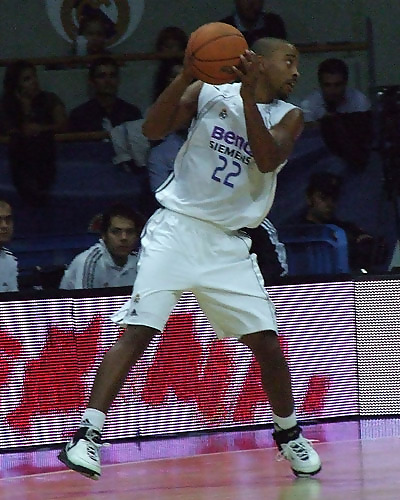 El Real Madrid derrota al Estrella Roja y Stombergas ya le espera