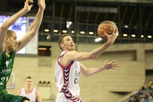 Unicaja presenta a ACB oferta por Txemi Urtasun