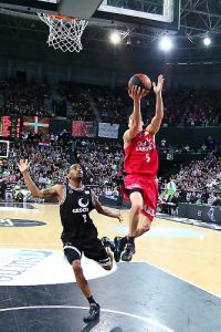 Gescrap Bizkaia perdona la vida a Caja Laboral y Pablo Prigioni demuestra ser el más listo de clase. Los vitorianos, a semifinales