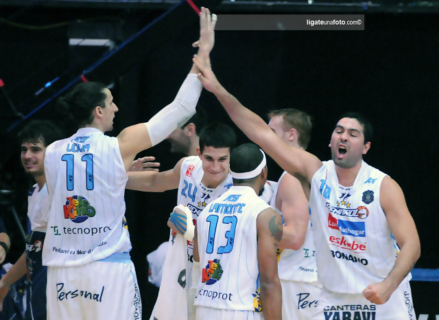 Liga Argentina LNB (Final): Peñarol se adelanta por 2 a 0 en condición de visitante ante un Obras que no encuentra respuestas anímicas y de juego. Lamonte MVP