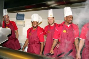 Lega (play off): James White y Richard Hickman lideran la remontada de Scavolini contra Cantù; Pianigiani frena la euforia de la Dinamo Sardegna en el primer juego de semifinales