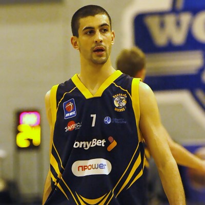 Carlos Fernández Riol seguirá siendo un wolf en Reino Unido la próxima temporada