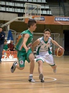 Amics Castelló tiene sus primeras renovaciones: Barrera, Fernández y Sales; Ales Arcelus continúa en Aurteneche Maquinaria al igual que Carlos San Emeterio en Palma Air Europa