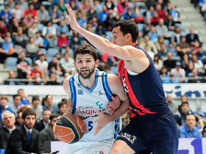 Papamakarios, fiel al Lagun Aro