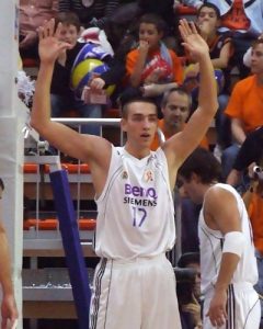 El Estrella Roja besa la lona