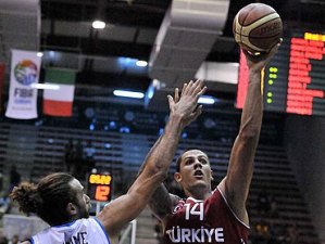 Preeuropeo: Gigi Datome logra uno de los mates del año. Triple ganador de Bojan Bogdanovic para Croacia. Resultados y clasificaciones