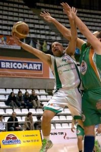 Mercado Adecco Plata: Castelló y Rueda serán los bases de un Amics Castelló que incorpora también a Luis Parejo; Lan Mobel ISB ya tiene interior foráneo: Lance Kearse