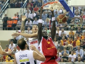 Liga Turca (J1): Besiktas y Fenerbahce sufren para ganar. Buen debut de los ex ACB NDong, Jelinek y Penney. Alade Aminu, MVP. Recordamos la proeza de Erman Kunter: ¡153 puntos anotados en un partido!