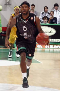 Euroleague J4 (viernes): Bobby Brown se exhibe para dar la primera a Montepaschi. CSKA arrasa Estambul mientras el resto de equipos locales cumplen