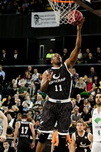 Este Gescrap Bizkaia va muy en serio. La defensa de los Hombres de Negro acaba con Unicaja (82-65)