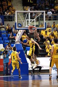 Herbalife Gran Canaria se lleva el derbi ante CB Canarias (71-76)