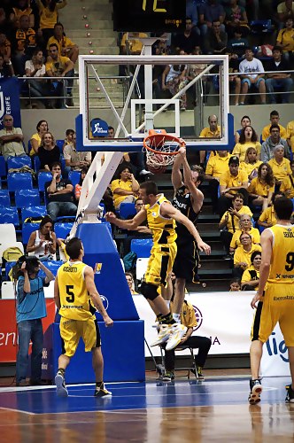 Herbalife Gran Canaria se lleva el derbi ante CB Canarias (71-76)
