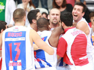 Liga Turca (J4): Galatasaray y Fenerbahce, únicos invictos. Inverosímil triple ganador de Heytvelt  (Tofas) para tumbar a Karsiyaka. Charles Rhodes, MVP. Recordamos a Mirsad Turkcan