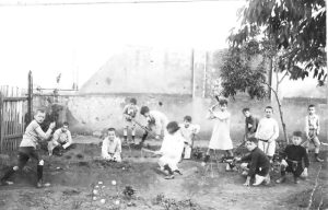 Escuela Vallparadís, 1910-1915; ¿primer lugar donde se juega a basket?