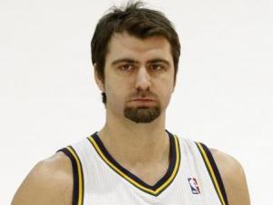 Mehmet Okur deja el baloncesto. Enes Kanter: “Gracias a él me convertí en fan de los Jazz”