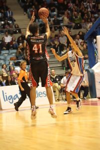 UCAM Murcia asalta Santiago a base de triples y neutraliza la remontada gallega (69-73)