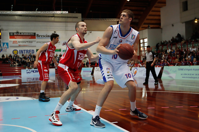 Deividas Busma sustituye a Sidao en Knet