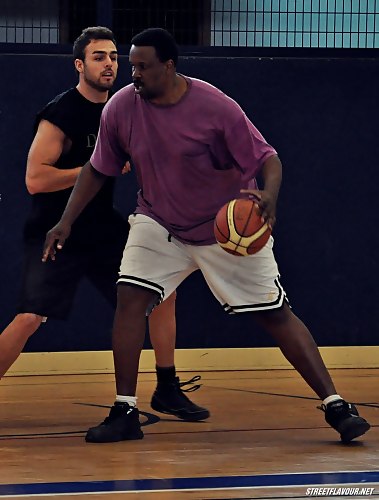 El ex ACB Greg Stewart, celebridad del baloncesto callejero superados los 50