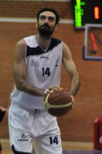 Sergio Pérez abandona Guadalajara Ciudad de Congresos y Carlos Martínez hace lo propio en Cafes Aitona; Fulgencio Casanova llega a prueba al equipo vasco y Carles Marzo refuerza la dirección de Oviedo