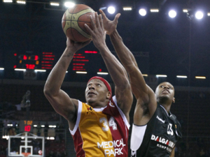 Liga Turca (J8): Galatasaray, suma y sigue a costa de un Besiktas que paga caro sus esfuerzos en Euroliga. Dee Brown suma 7 triples. Dorsey, 20+12 ante Fenerbahce. Vladimir Dasic “raja” en Facebook