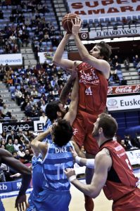 Euroleague Top 16 (J4) Nemanja Bjelica lidera a un Caja Laboral que sale ovacionado de la cancha del Fenerbahçe. Brown hiela El Pireo (y el cronómetro). Khimki, huelga a la japonesa