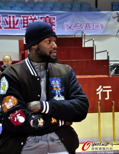 Liga China: la frustración de T-Mac, aún no conoce la victoria en la CBA y agrede a un rival. Debuta Eddy Curry. El Shandong de Pooh Jeter lidera la clasificación