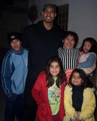 Marcus Fizer, al lado de los más necesitados