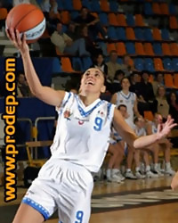 Adriana Santos ficha por el Yaya María