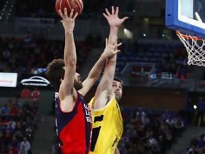 Caja Laboral consigue la sexta victoria consecutiva a costa del CB Canarias (81-62)