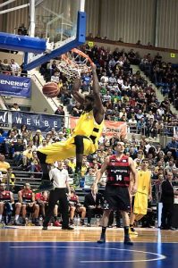 Un Jakim Donaldson bestial destroza al Assignia Manresa (81-78)