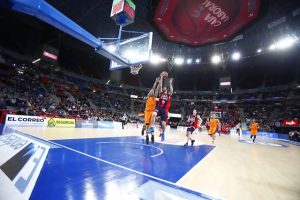 Caja Laboral, liderado por San Emeterio sufre para vencer a un magnifico trío Sené-Mainoldi-Feldeine (65 puntos) (84-77)
