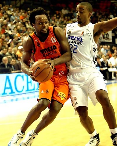 El Pamesa ata a Rubén Douglas una temporada más