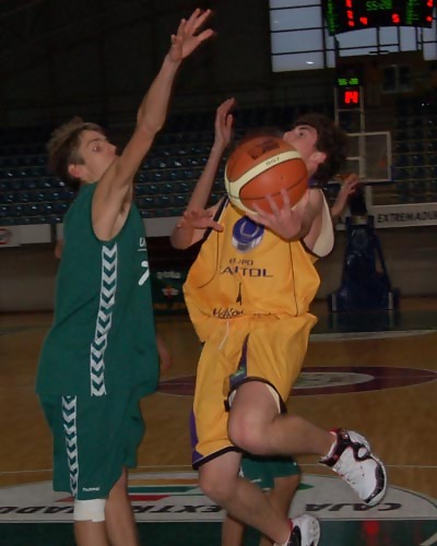 El anfitrión se hace con el I Torneo de Navidad Plasencia Excelente