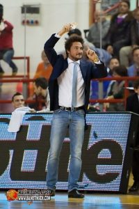 Lega (J13): Los hermanos Gentile se lo pasan en grande; Keith Langford, MVP junto con Antwain Barbour, salva a Olimpia Milano; en Legadue, Pozzecco <i>ironiza</i> con los árbitros