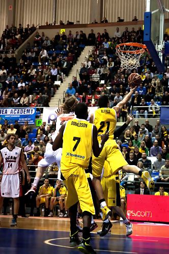 Regresa el mejor Saúl Blanco para darle la sexta victoria a CB Canarias (80-64)