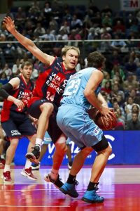 Brad Oleson, Carl English… ¿Quién debería ser el elegido para reforzar el Barça Regal?