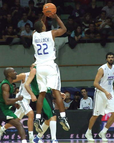 El Real Madrid de Reyes y Bullock apabulla durante 20 minutos (con galería de fotos del RM-DKV)