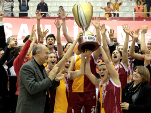 Buzzer beater de Sancho Lyttle que vale una Copa Turca en el retorno de Alba Torrens
