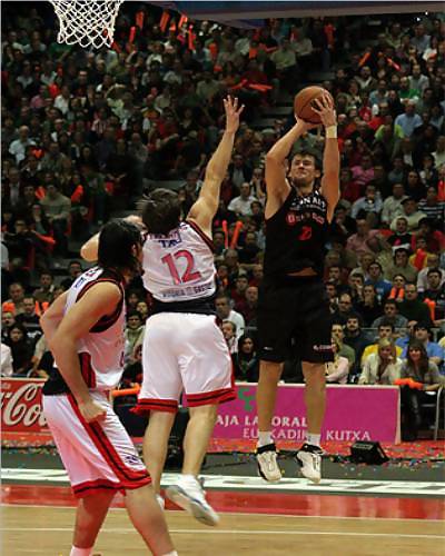 Desechada la oferta de cesión de Martin Rancik realizada por Armani Jeans Milán