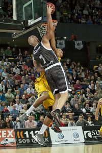 Uxue Bilbao Basket aprieta los dientes en defensa para ganar a Herbalife Gran Canaria en un duelo con sabor copero