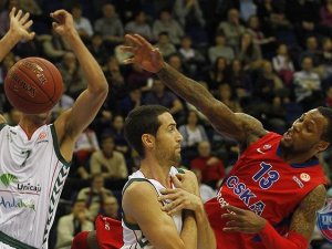 Euroleague Top 16 J5 (viernes) Unicaja y Real Madrid conquistan Moscú y Atenas. Montepaschi Siena sigue invicto