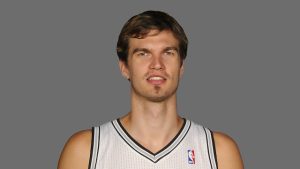 Un Tiago Splitter sano vale por dos