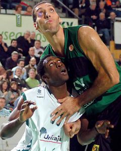 Florent Pietrus firma con el MMT Estudiantes