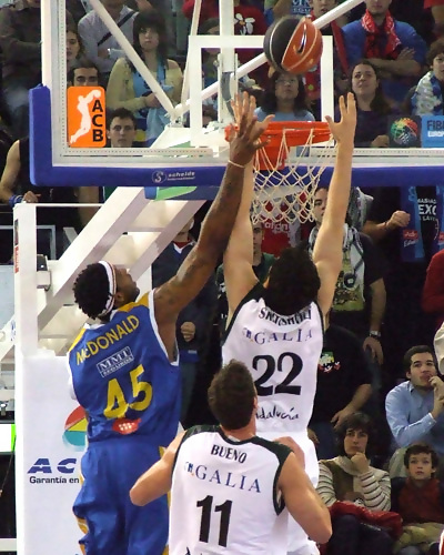 Los chascos de pasados Drafts se mueven: Rafael Araujo a Rusia y ex Cajasol Tskitishvili a Italia