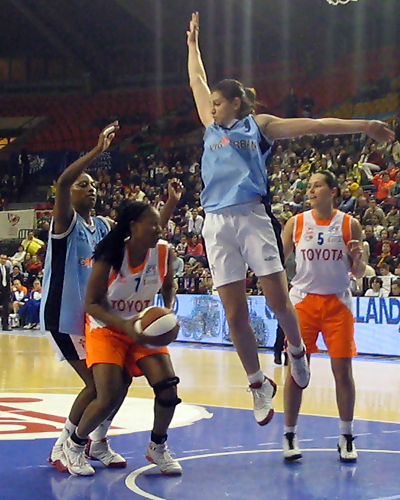 El Ros corta a Chamique Holdsclaw y Murriel Page tras caer en Euroliga