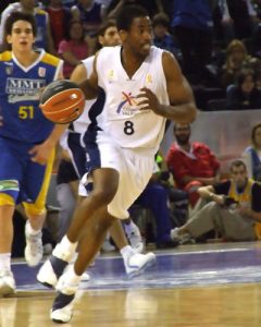 iurbentia Bilbao Basket intenta completar el cupo nacional, mientras deshoja la margarita del segundo extracomunitario