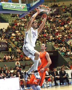 El zarpazo del Real Madrid destroza el derbi (con galería de fotos)