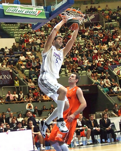 El zarpazo del Real Madrid destroza el derbi (con galería de fotos)