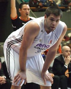 Angustioso estreno blanco en Vistalegre