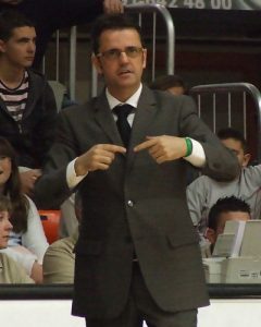 Fisac, técnico del CB Valladolid: “Cuanta más crisis hay los equipos de arriba se refuerzan más y los de la zona baja se ven más afectados”